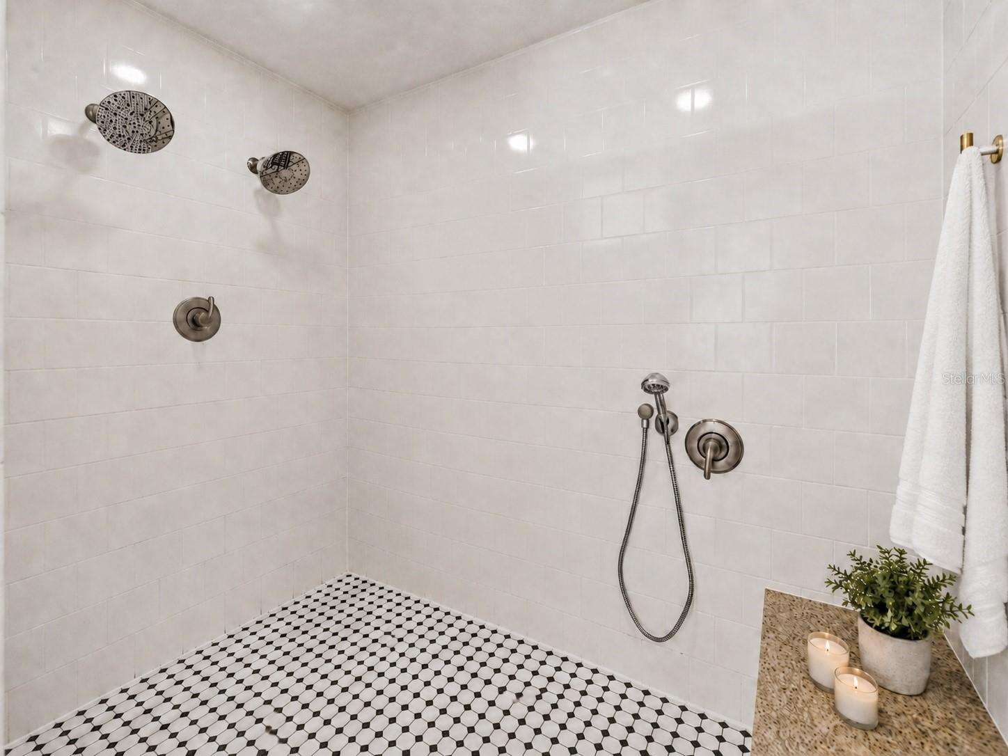 CARROLLWOOD COVE AT EMERALD GR - Residential
