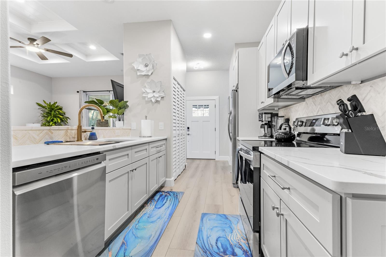 ROSELAWN - Residential