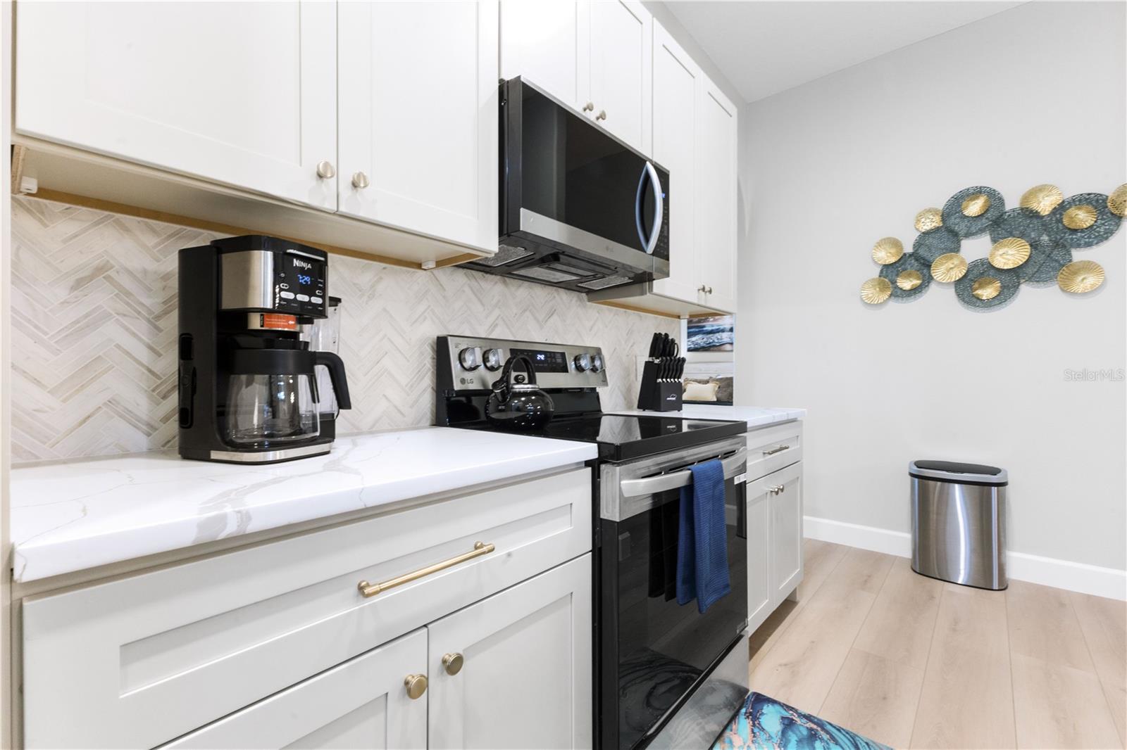 ROSELAWN - Residential