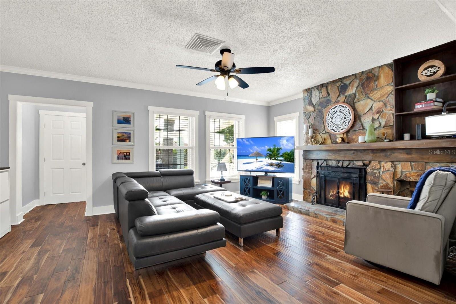 LONE PALM BEACH 1ST ADD - Residential