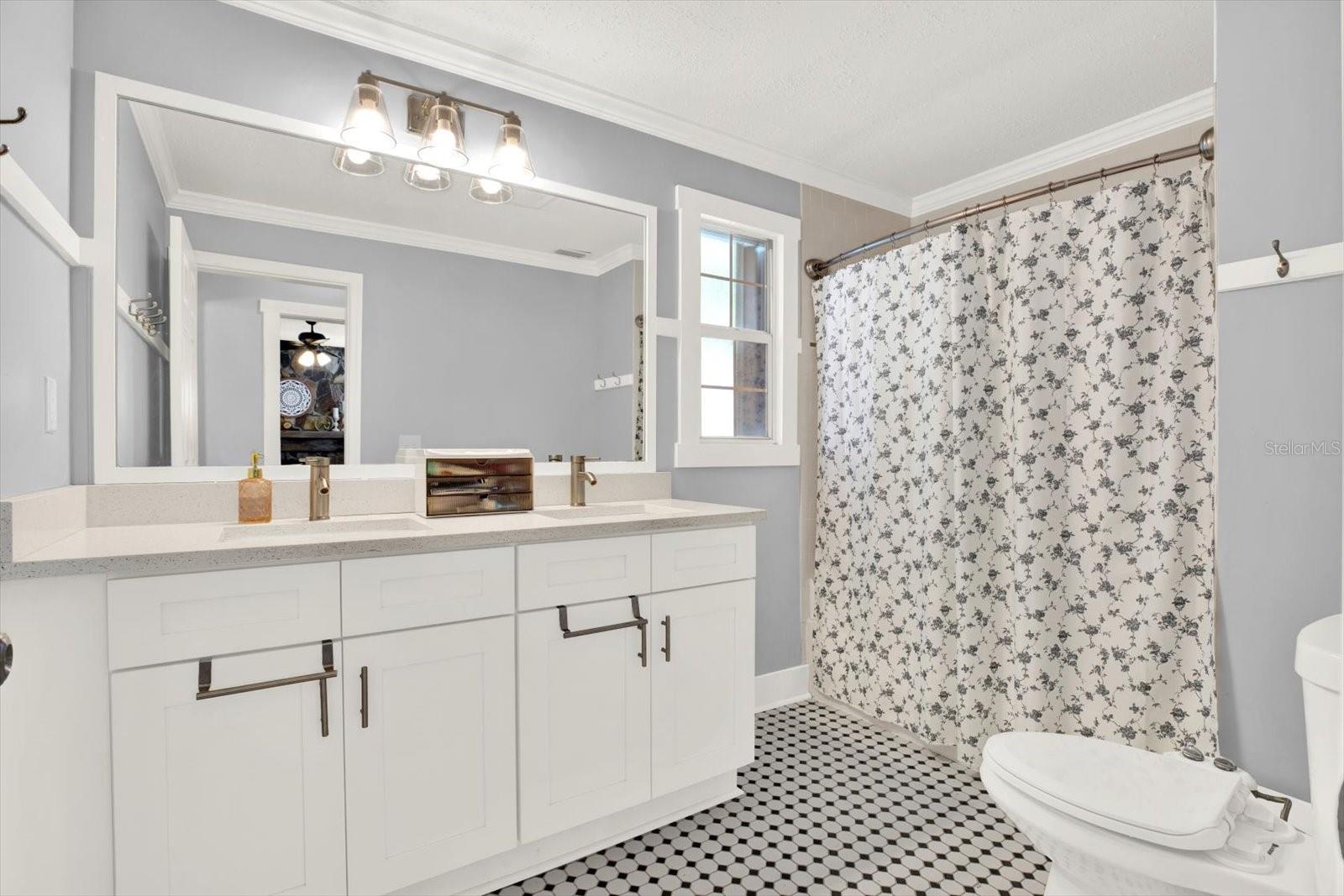 LONE PALM BEACH 1ST ADD - Residential