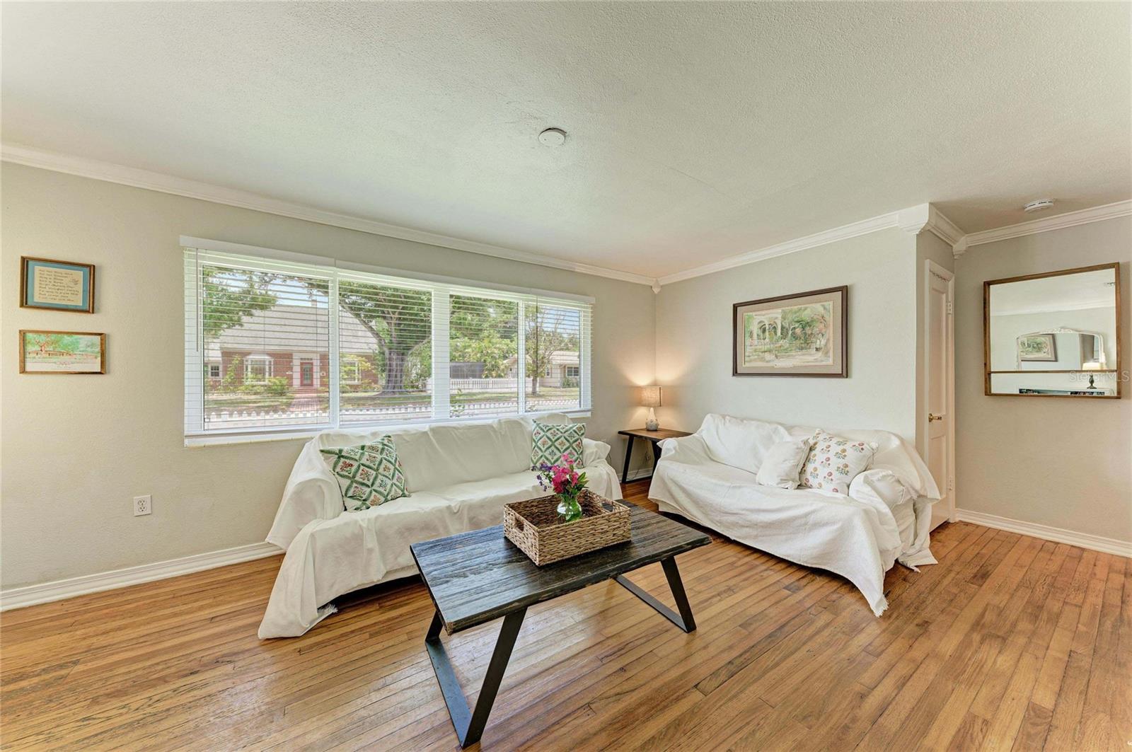 RIVERSIDE COURT - Residential