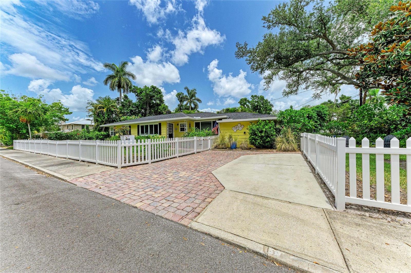 RIVERSIDE COURT - Residential