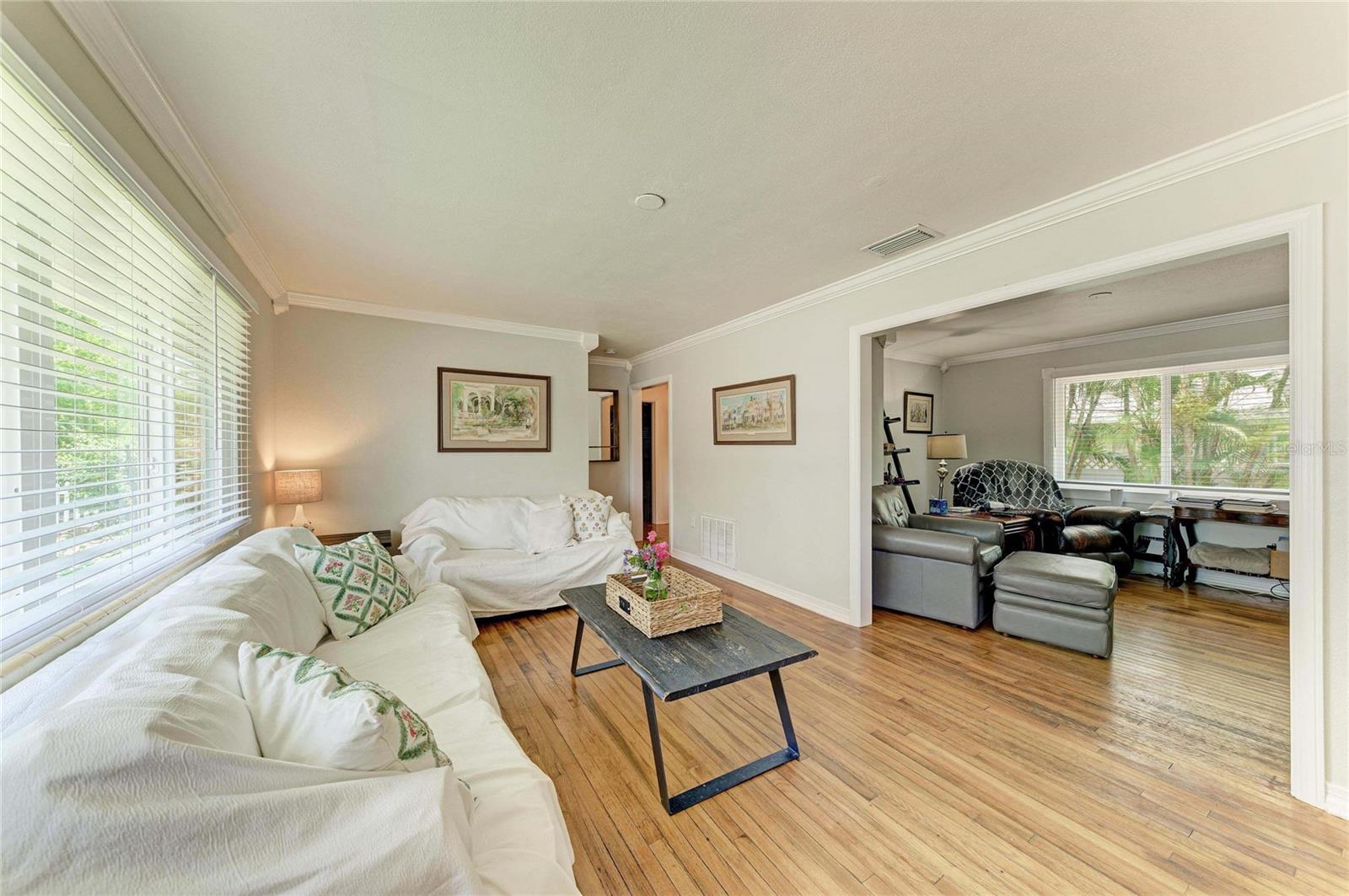 RIVERSIDE COURT - Residential