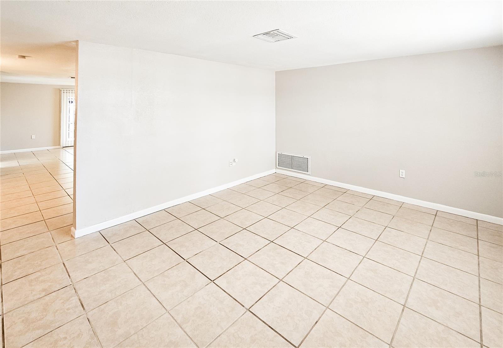 EMBASSY HILLS - Residential