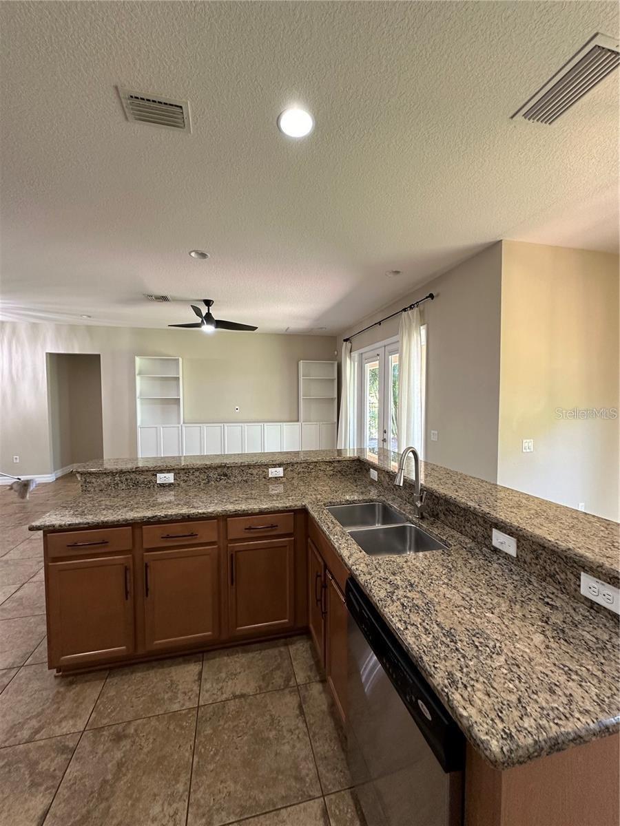 EAGLE CRK PH 01C-VLG D - Residential Lease