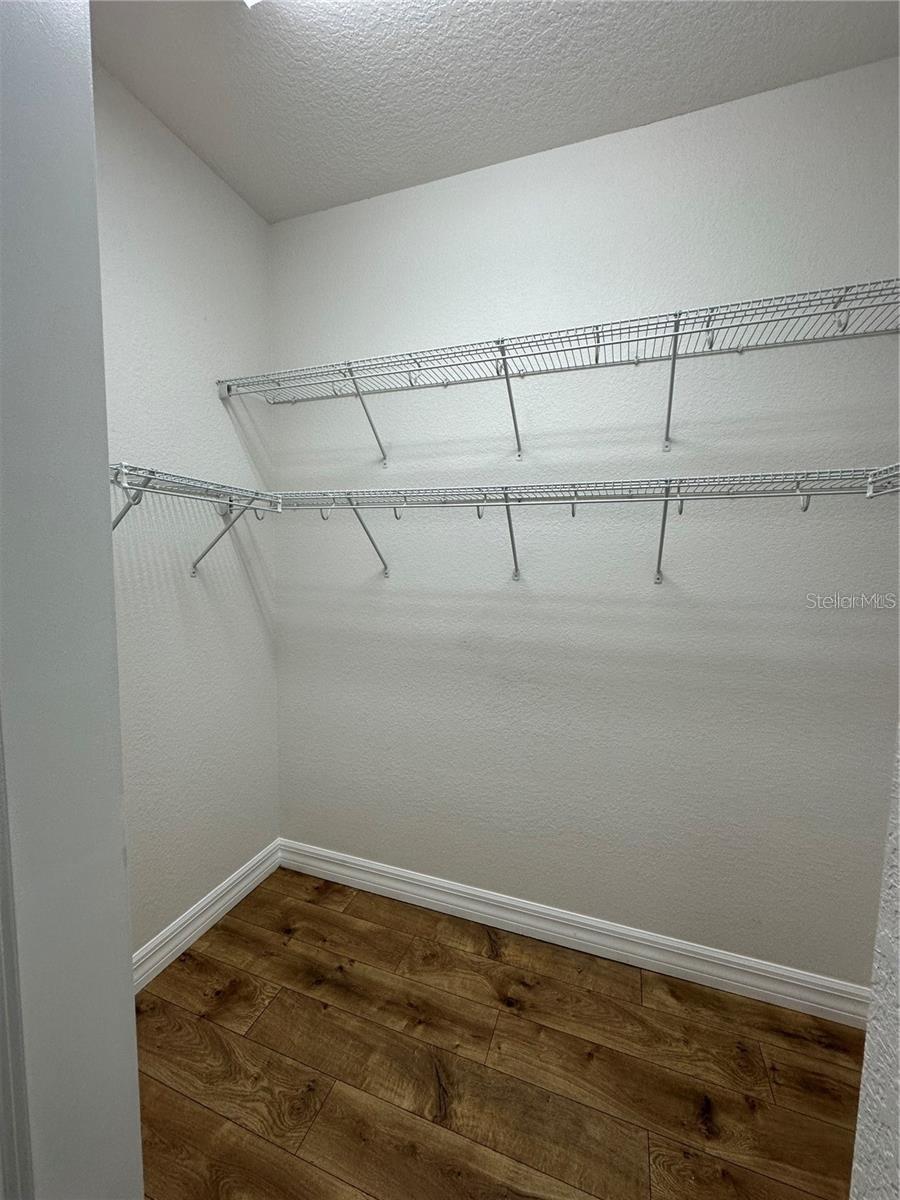 EAGLE CRK PH 01C-VLG D - Residential Lease