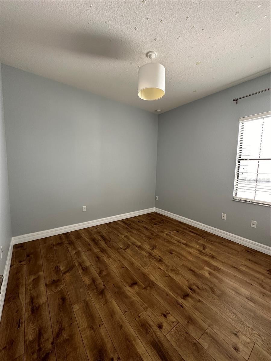 EAGLE CRK PH 01C-VLG D - Residential Lease