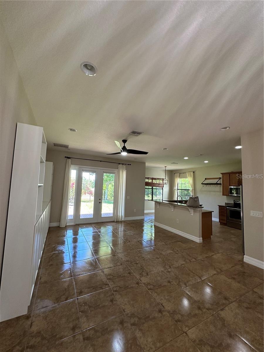 EAGLE CRK PH 01C-VLG D - Residential Lease