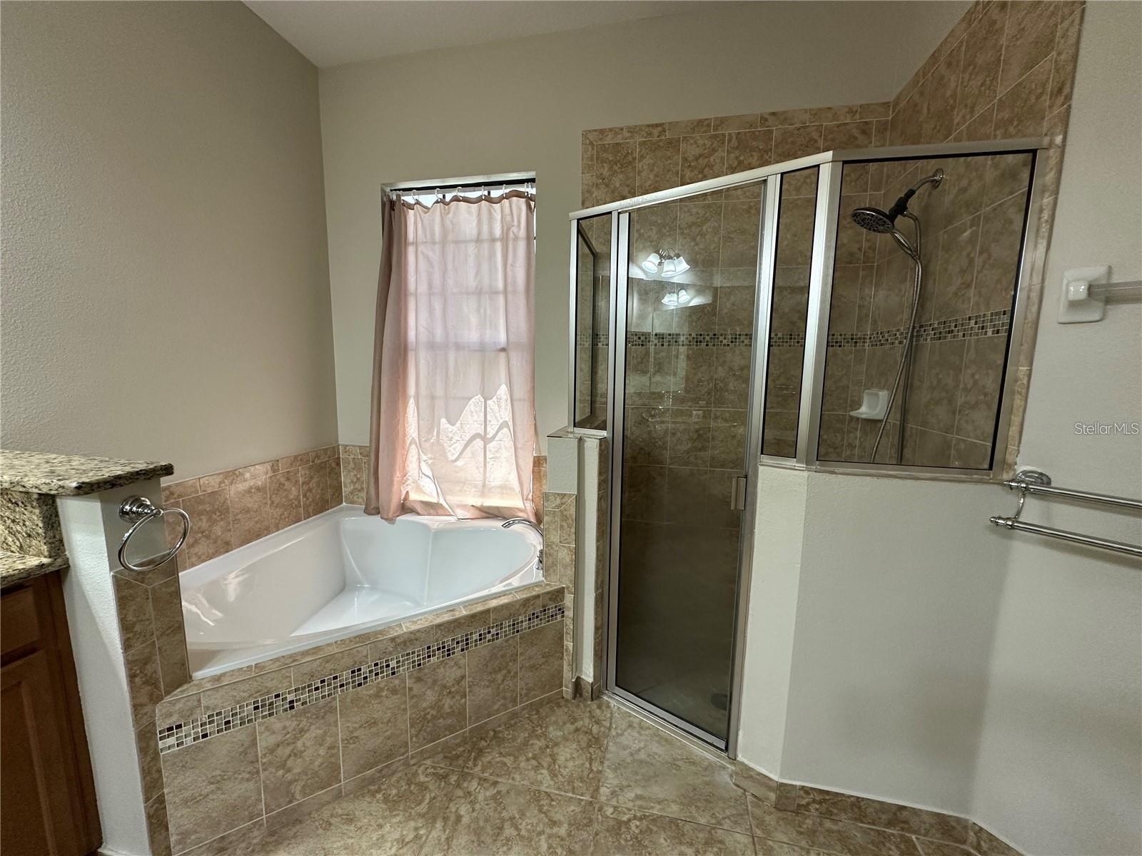 EAGLE CRK PH 01C-VLG D - Residential Lease