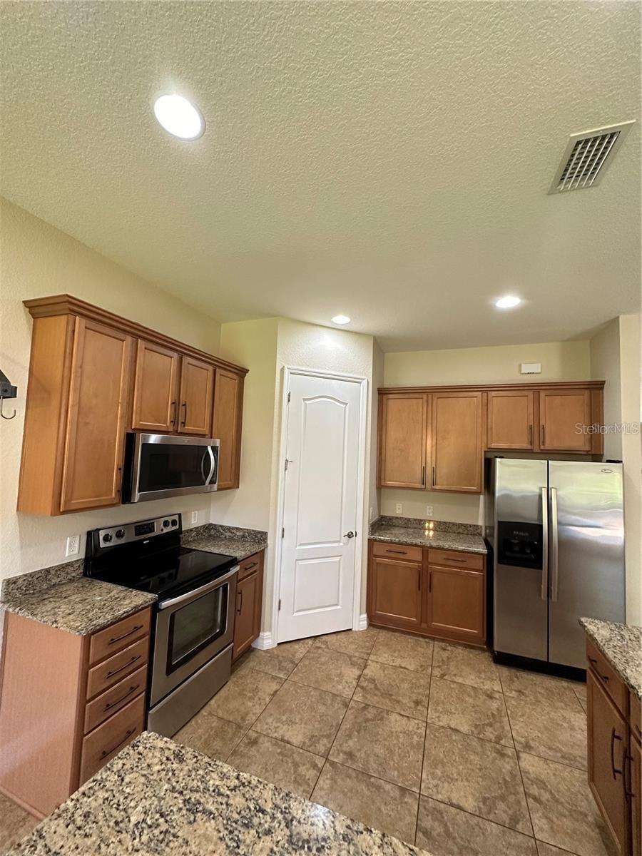 EAGLE CRK PH 01C-VLG D - Residential Lease