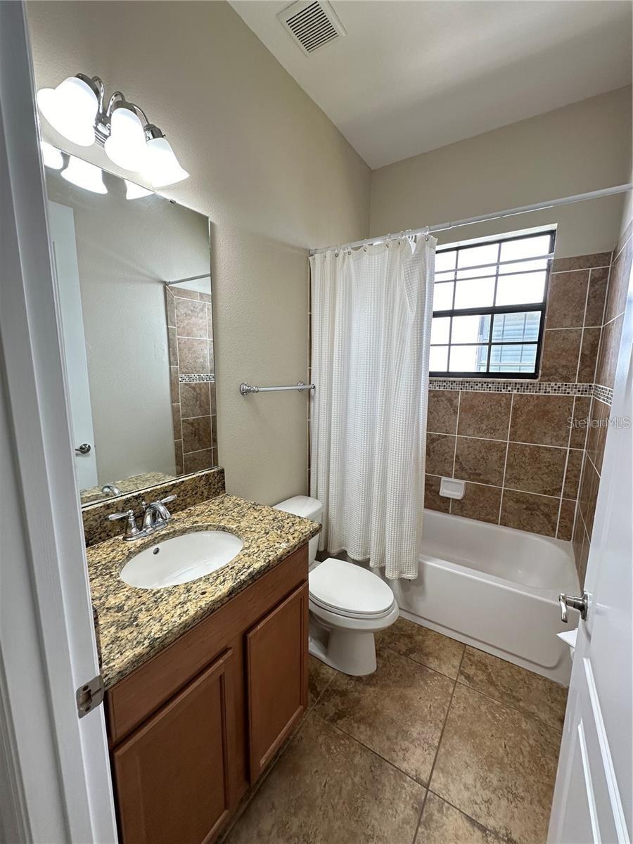 EAGLE CRK PH 01C-VLG D - Residential Lease