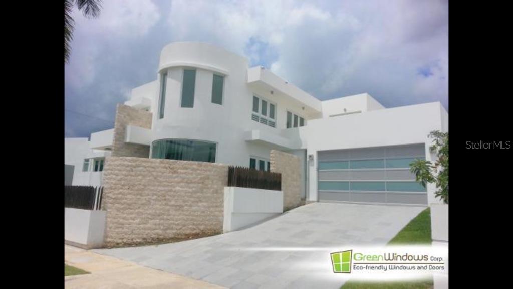 Santa María, San Juan

Despiertas, abres puertas y la piscina te recibe.
Luz, altura, mármol… todo fluye.

Cocina Miele, cine privado, wine cellar, energía solar—cada detalle pensado para vivir cómodo, sin fricción.

Esto no es solo una casa.
Es cómo se supone que se vive.