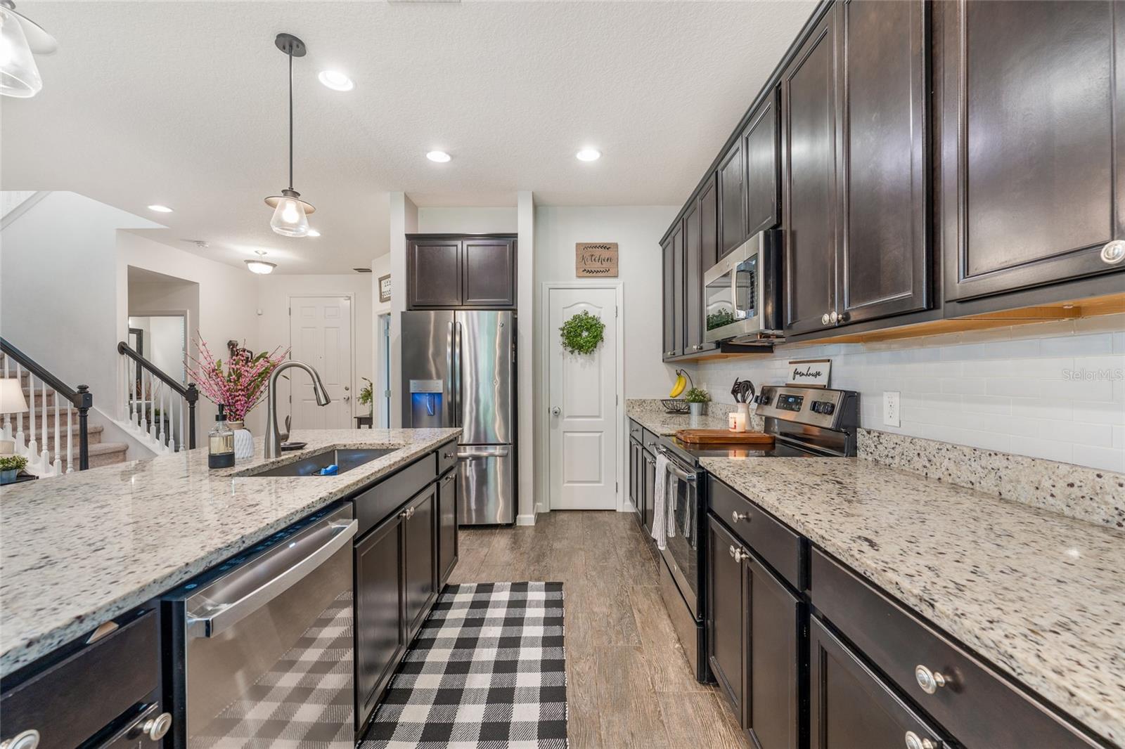 SUMMERLAKE GROVES - Residential