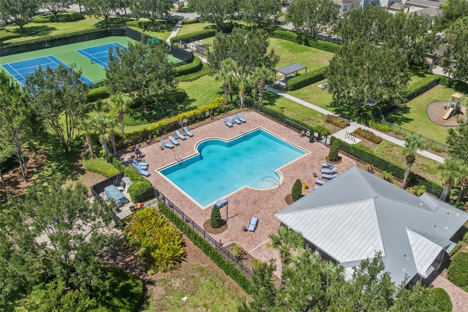 SUMMERLAKE GROVES - Residential
