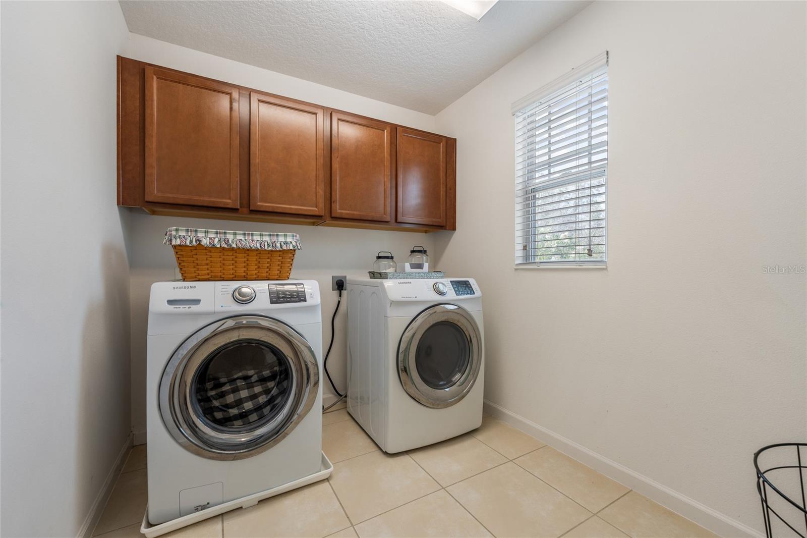 SUMMERLAKE GROVES - Residential