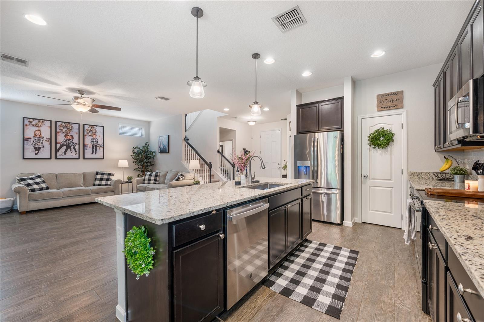 SUMMERLAKE GROVES - Residential