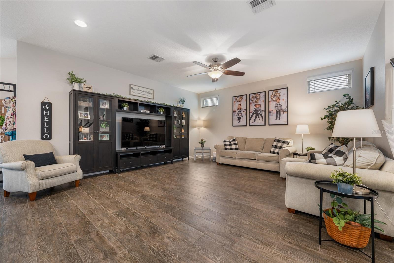 SUMMERLAKE GROVES - Residential
