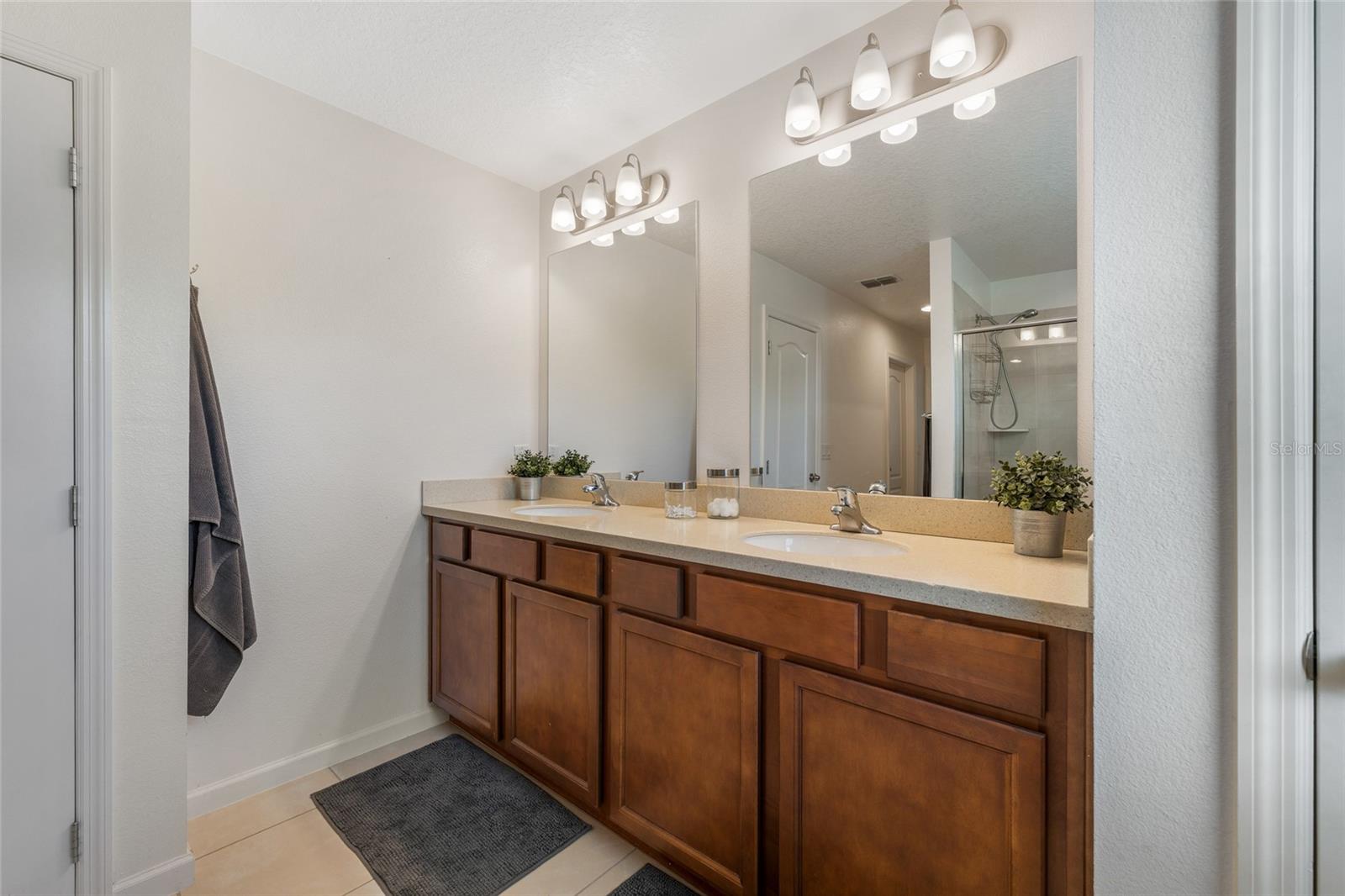 SUMMERLAKE GROVES - Residential