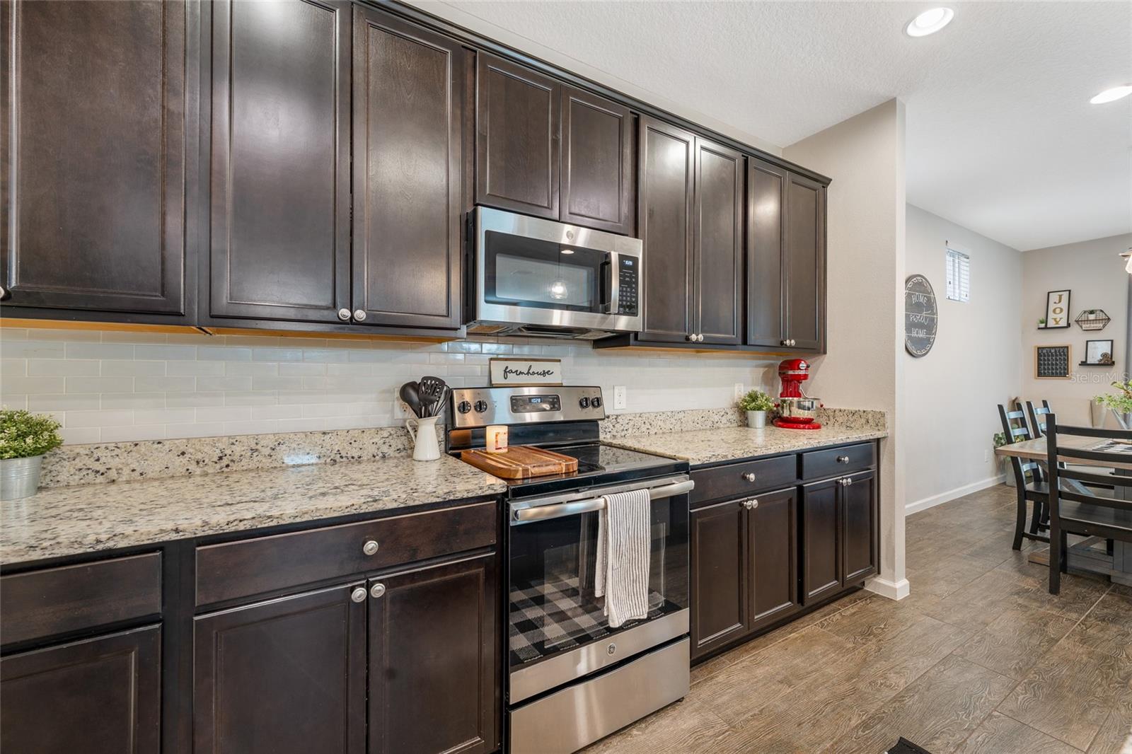 SUMMERLAKE GROVES - Residential