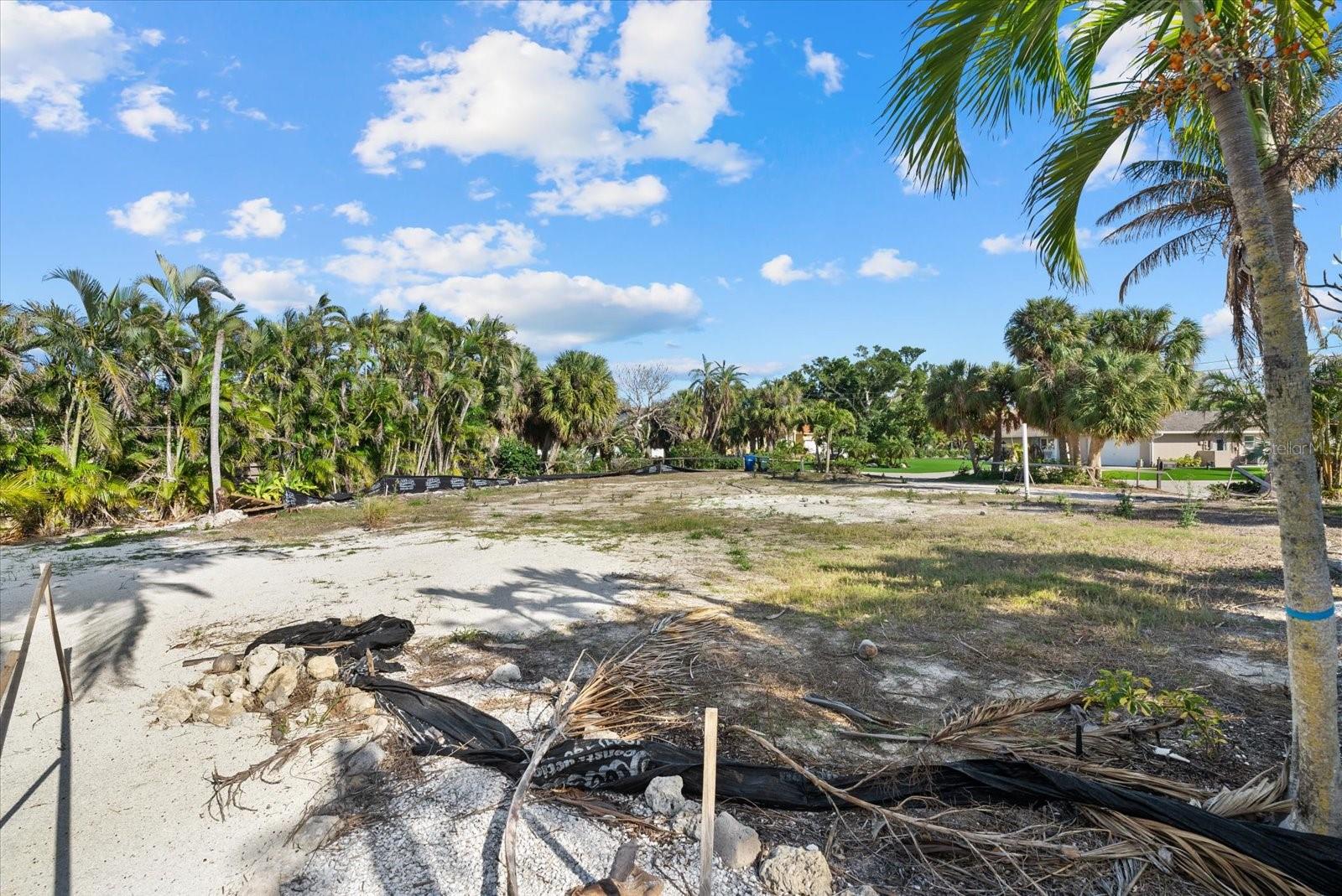 SIESTA ISLES - Land