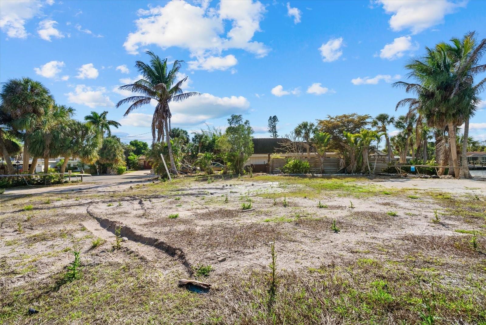 SIESTA ISLES - Land