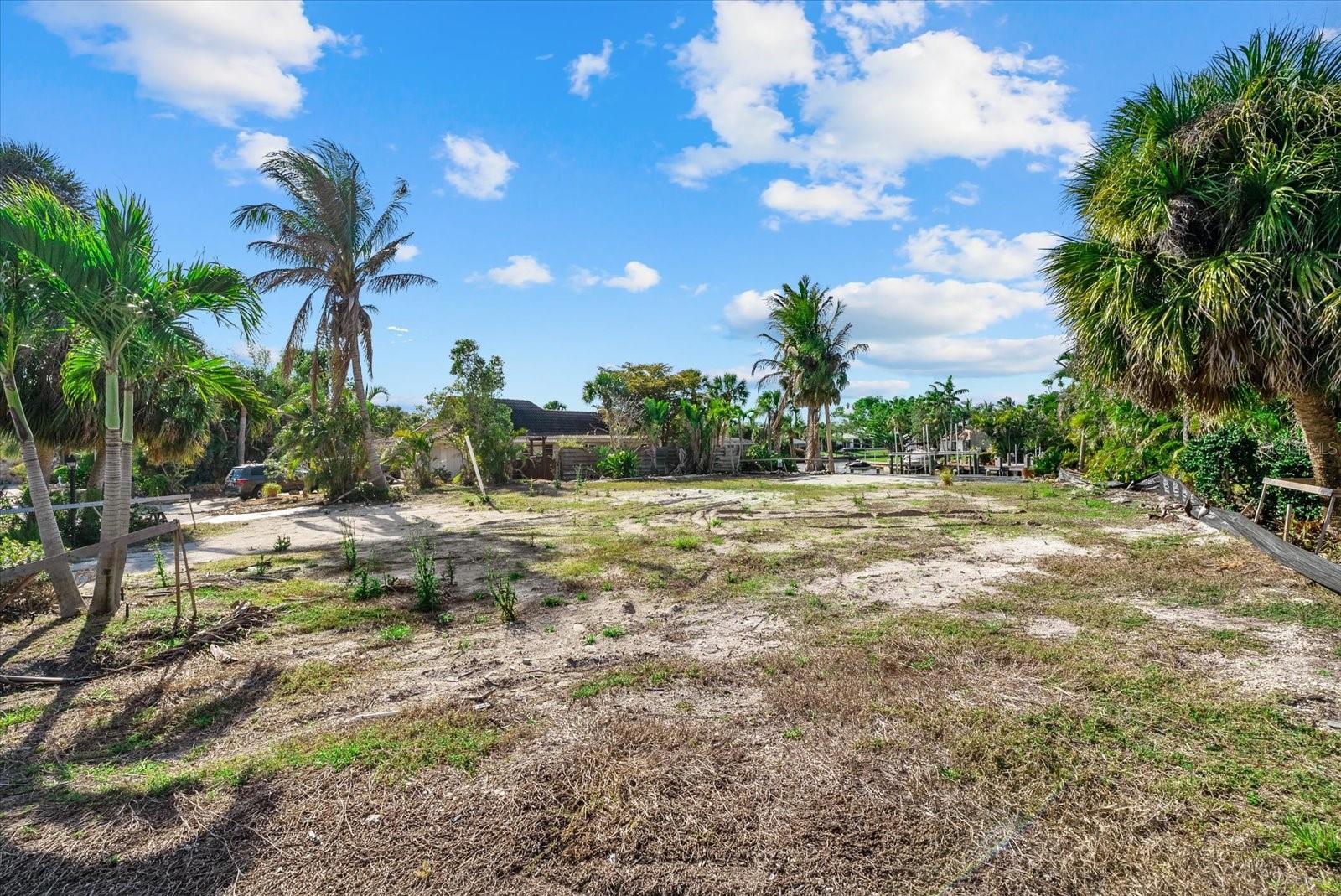 SIESTA ISLES - Land
