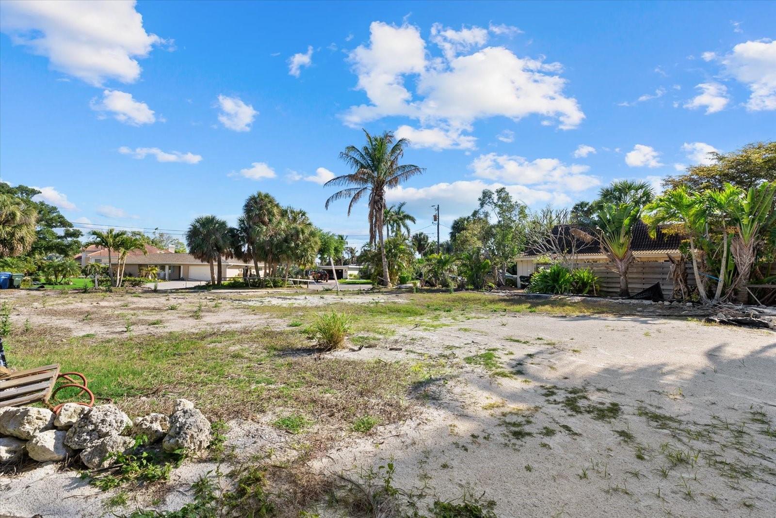 SIESTA ISLES - Land