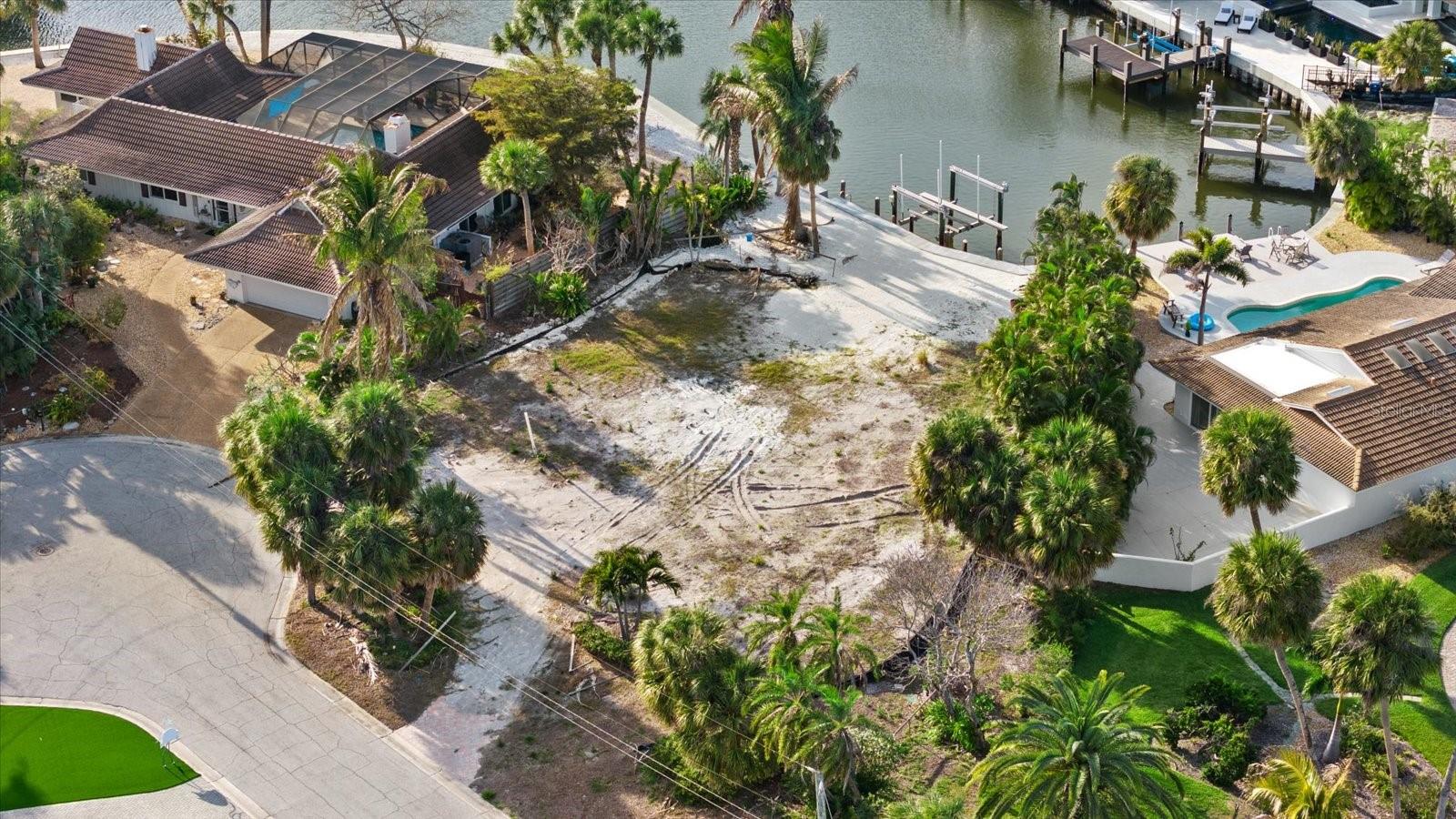 SIESTA ISLES - Land