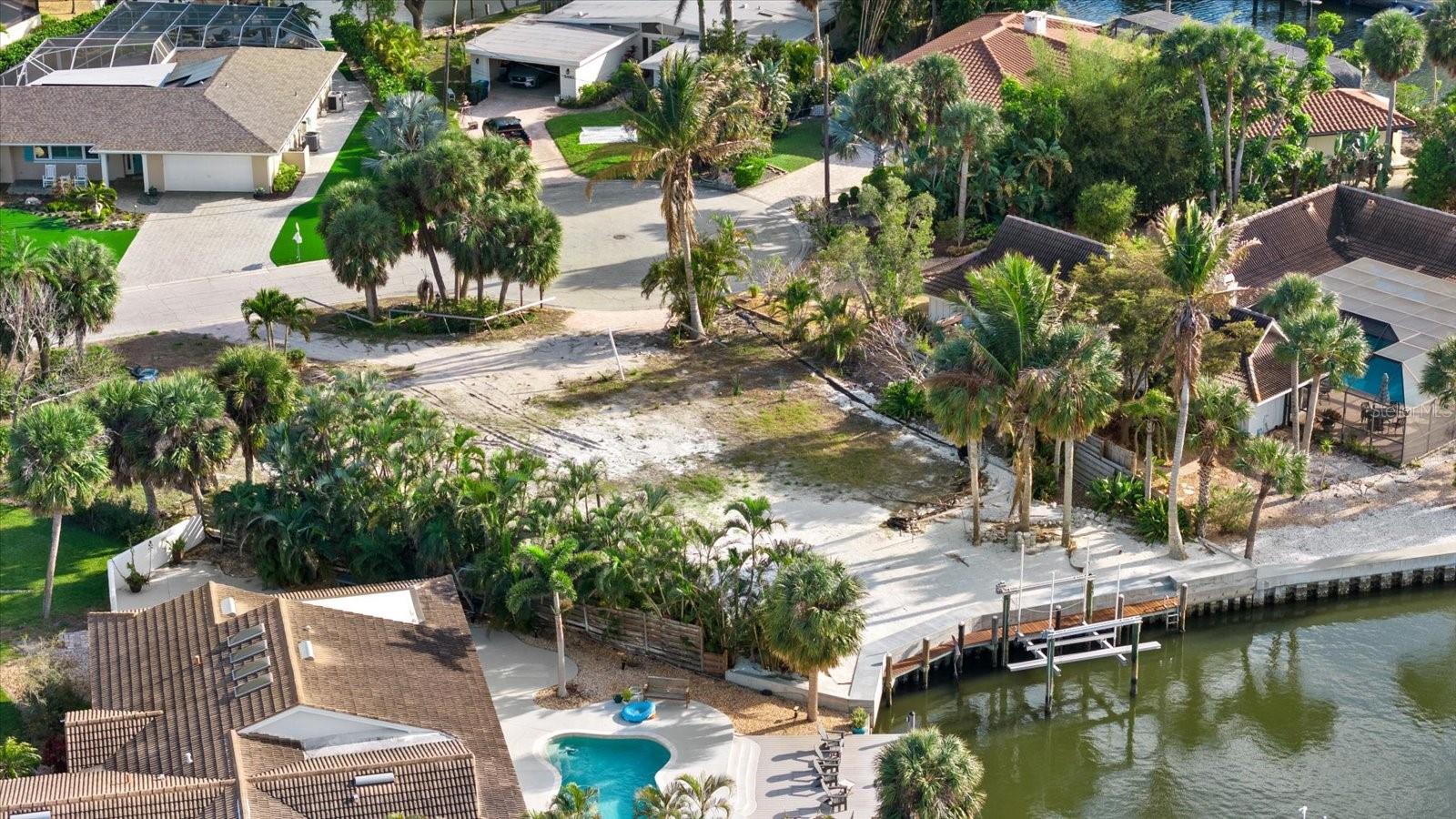 SIESTA ISLES - Land