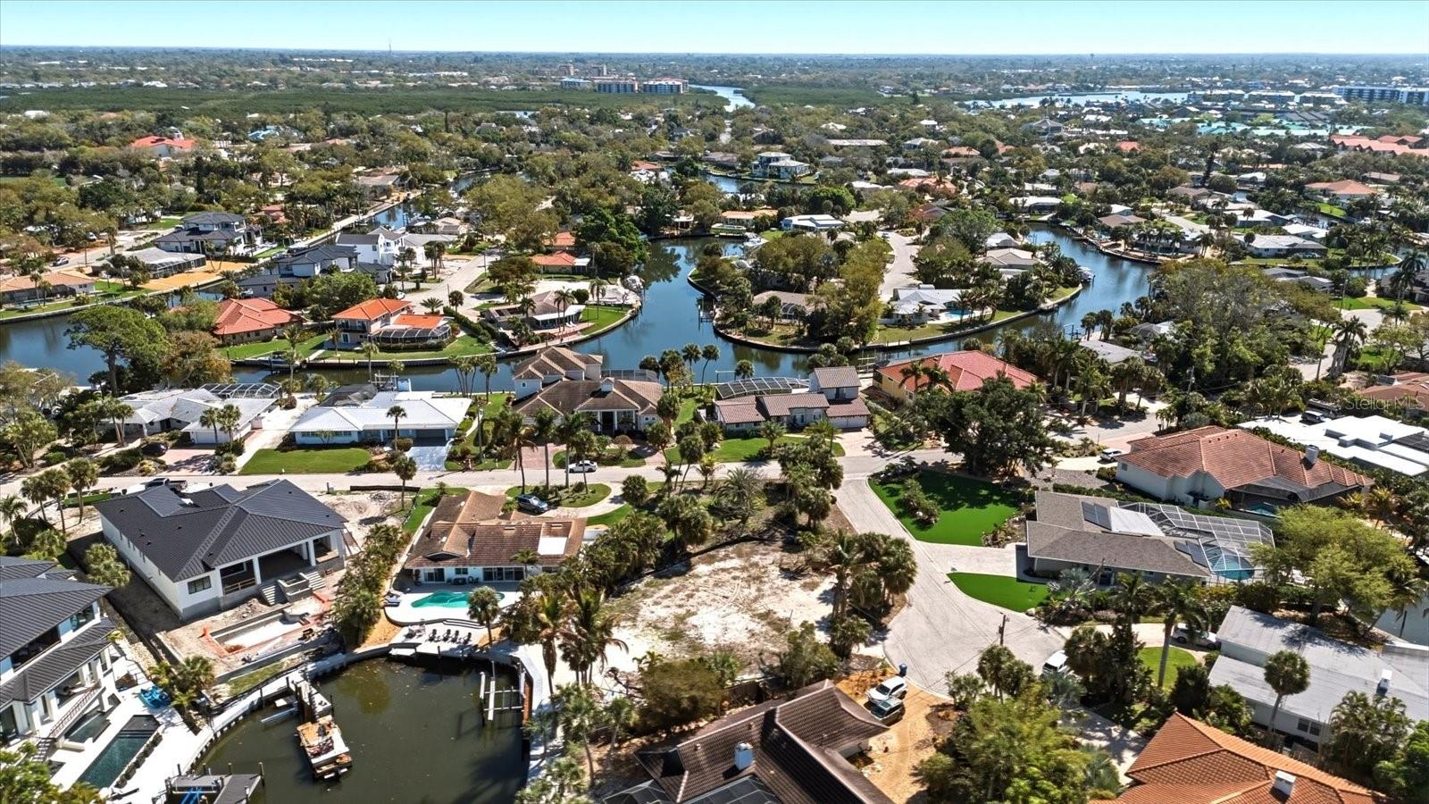 SIESTA ISLES - Land