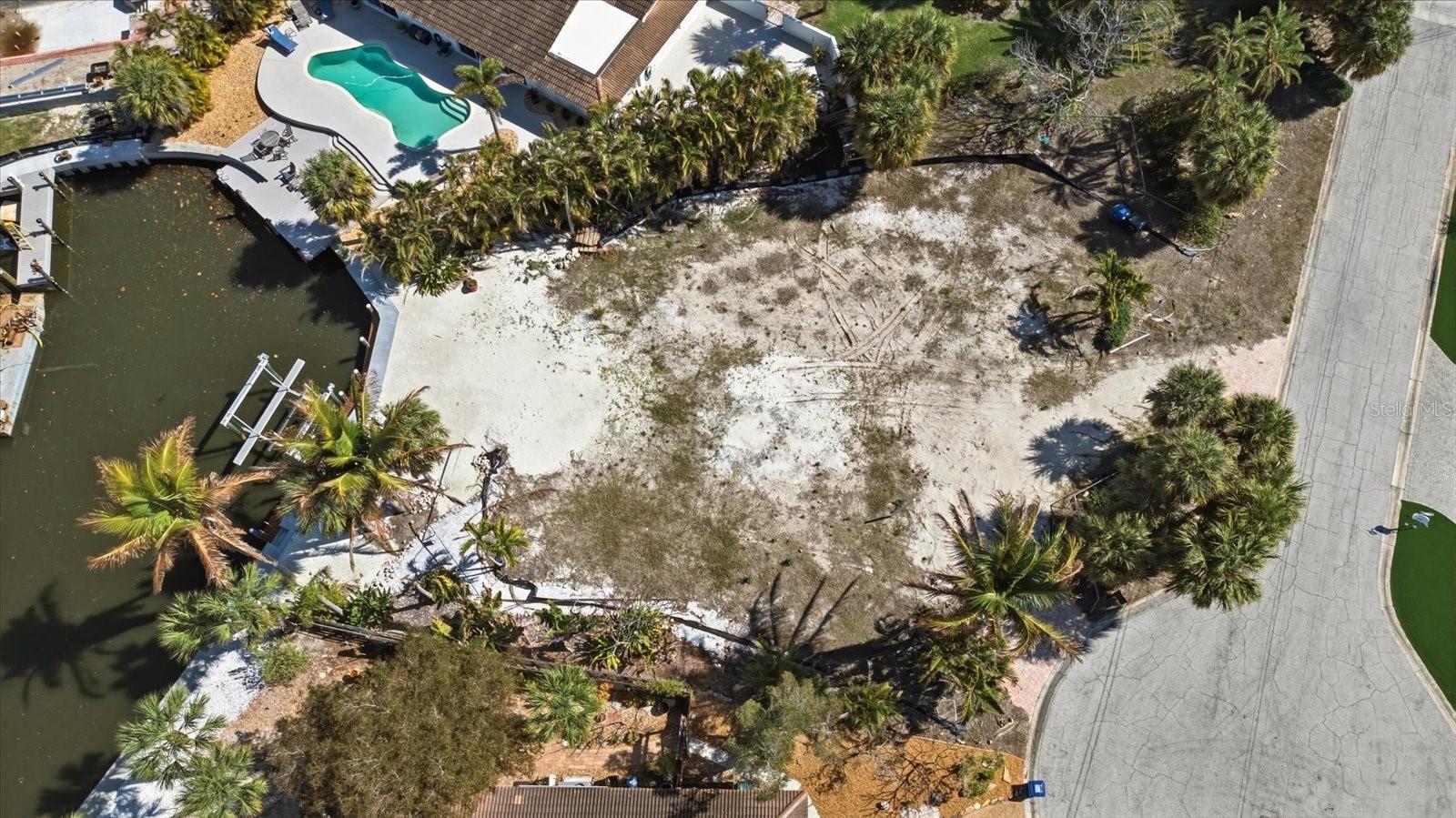 SIESTA ISLES - Land