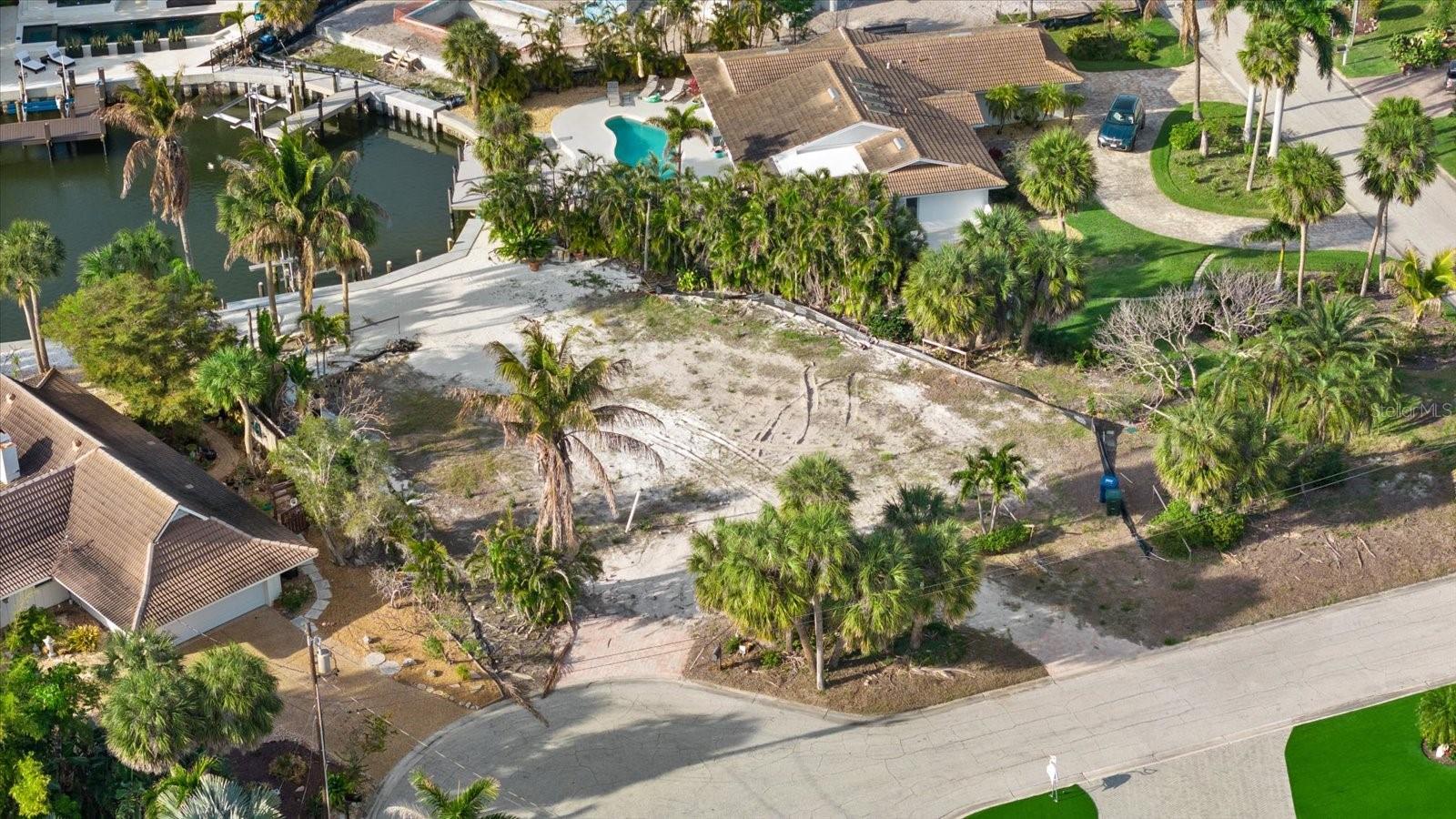 SIESTA ISLES - Land