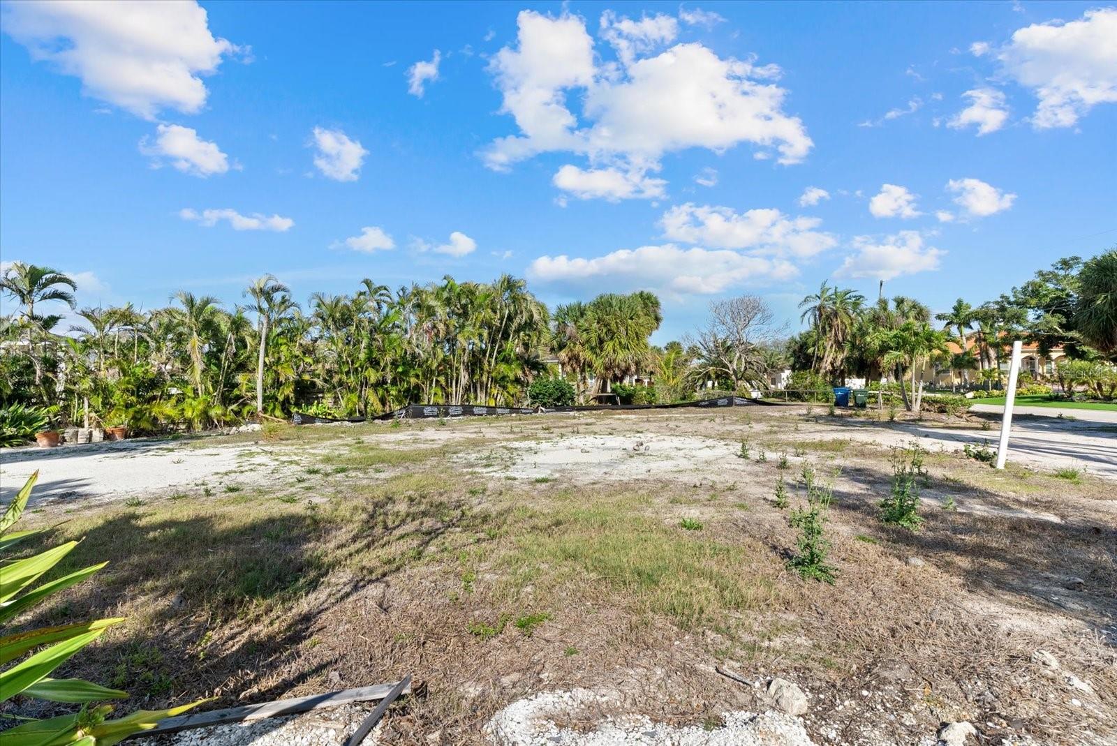SIESTA ISLES - Land