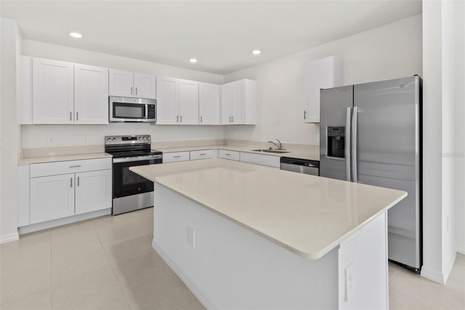 GLADESONG - Residential Lease