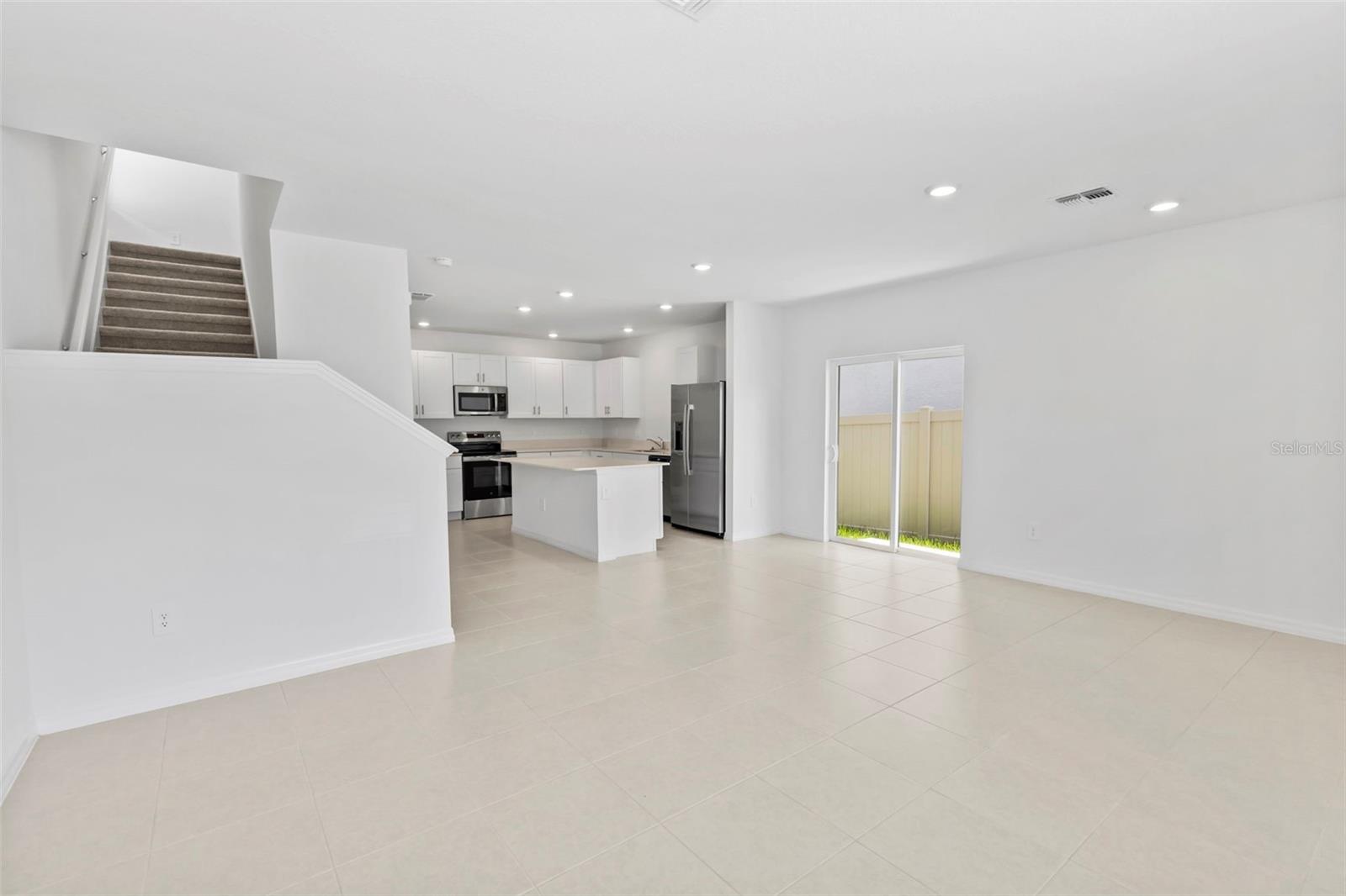GLADESONG - Residential Lease