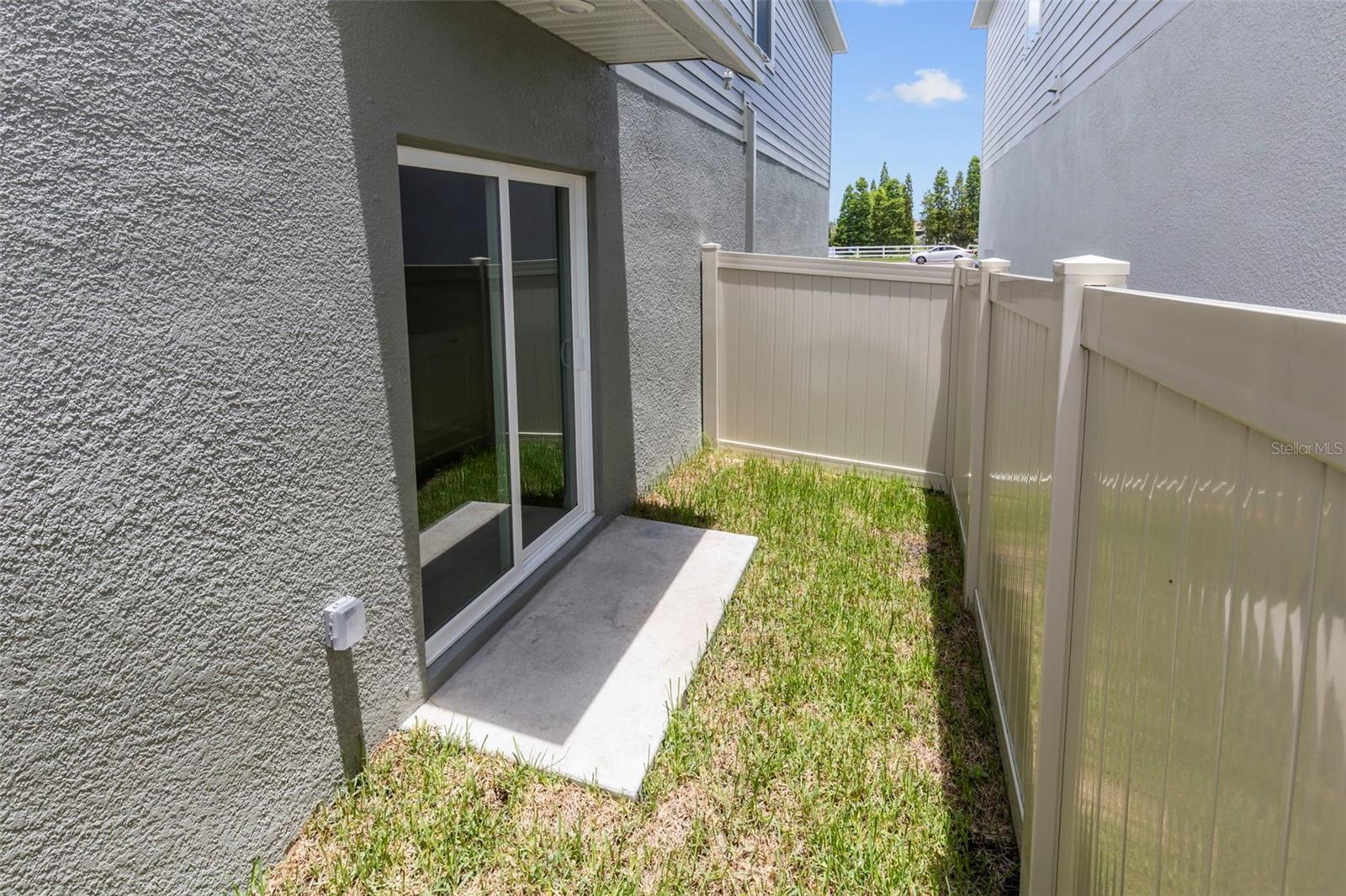 GLADESONG - Residential Lease