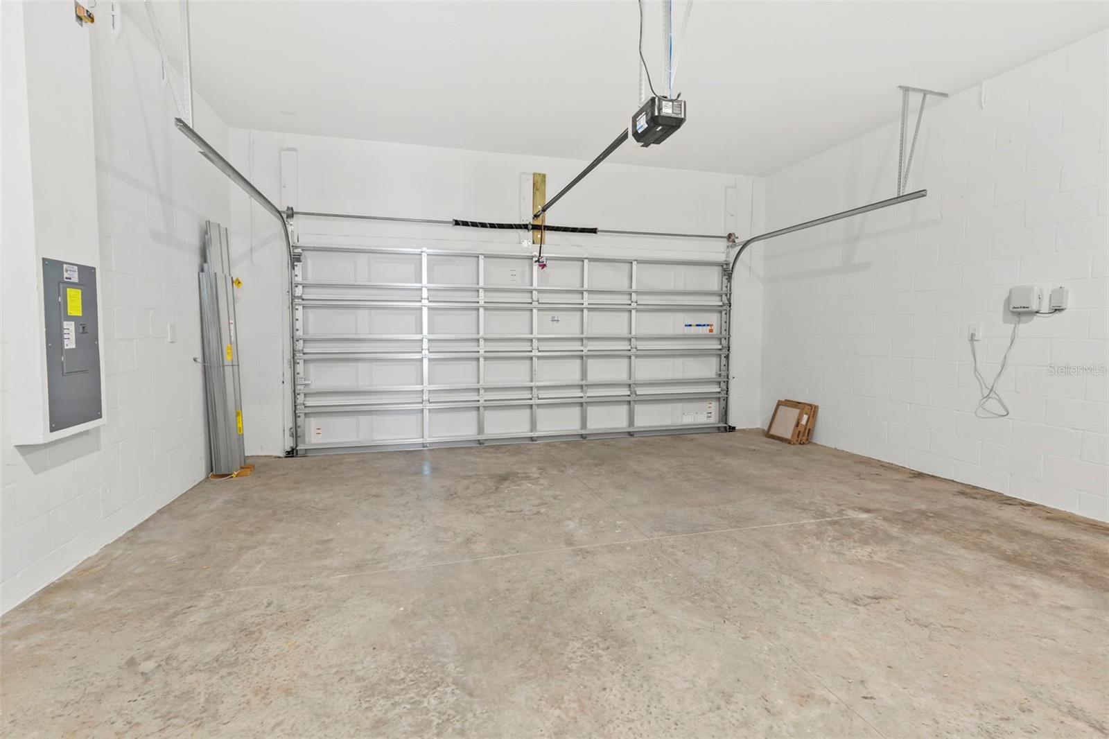GLADESONG - Residential Lease