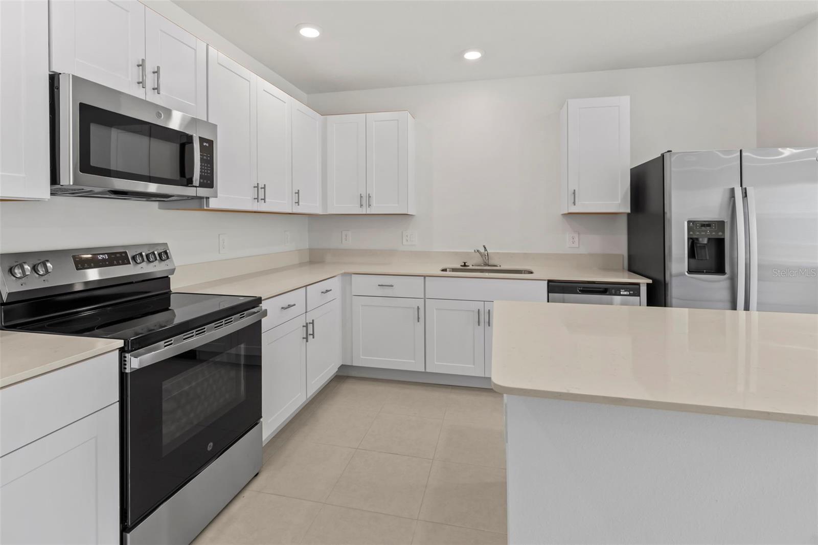 GLADESONG - Residential Lease
