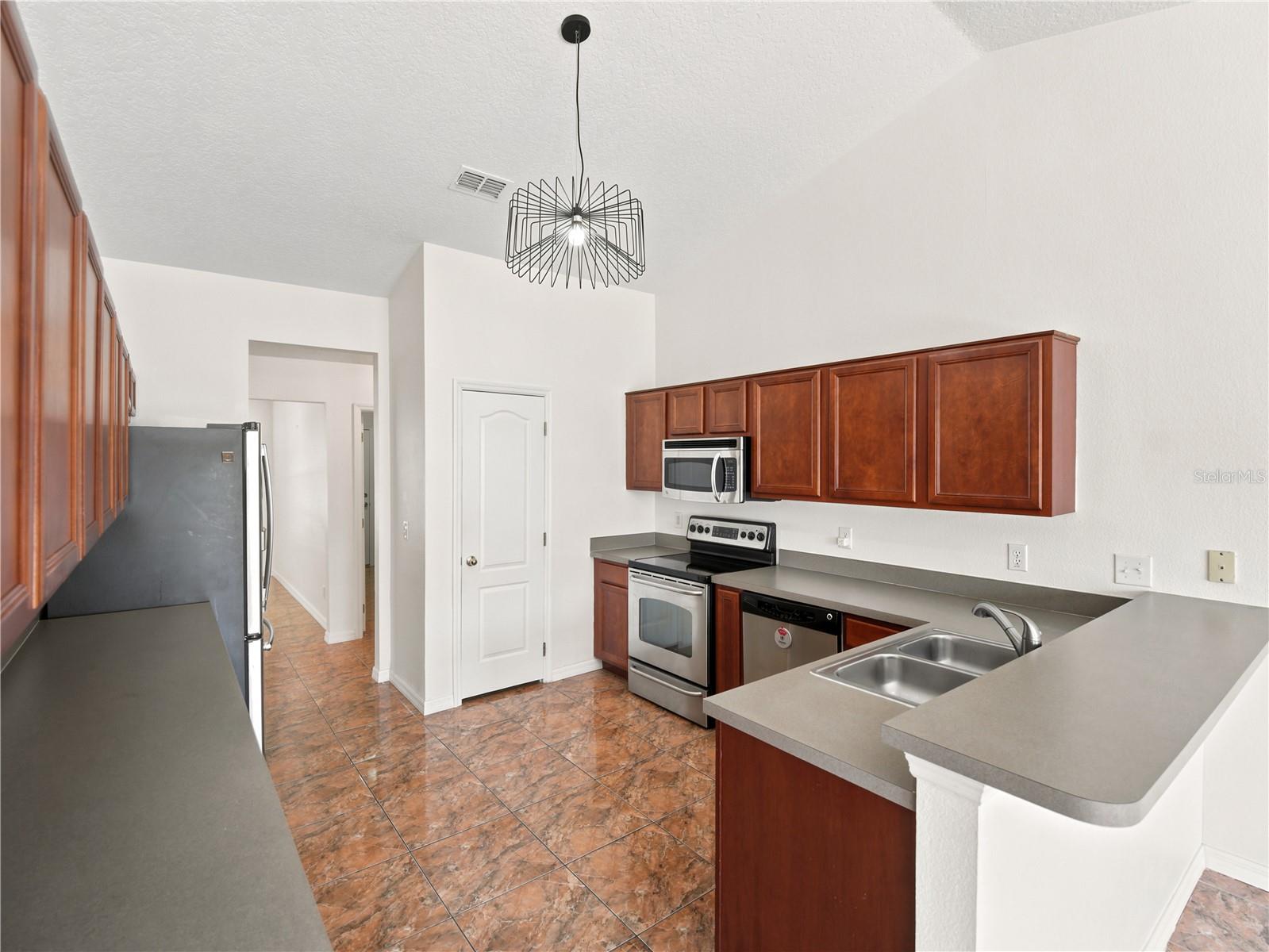 KEYSTONE POINTE PH 3 - Residential Lease