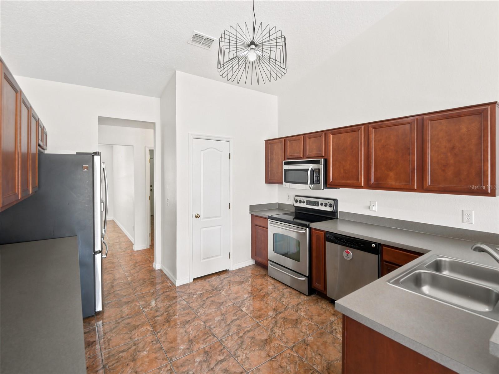 KEYSTONE POINTE PH 3 - Residential Lease