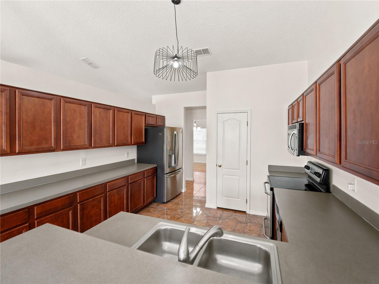 KEYSTONE POINTE PH 3 - Residential Lease