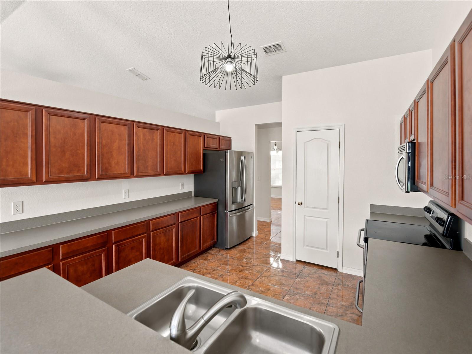 KEYSTONE POINTE PH 3 - Residential Lease