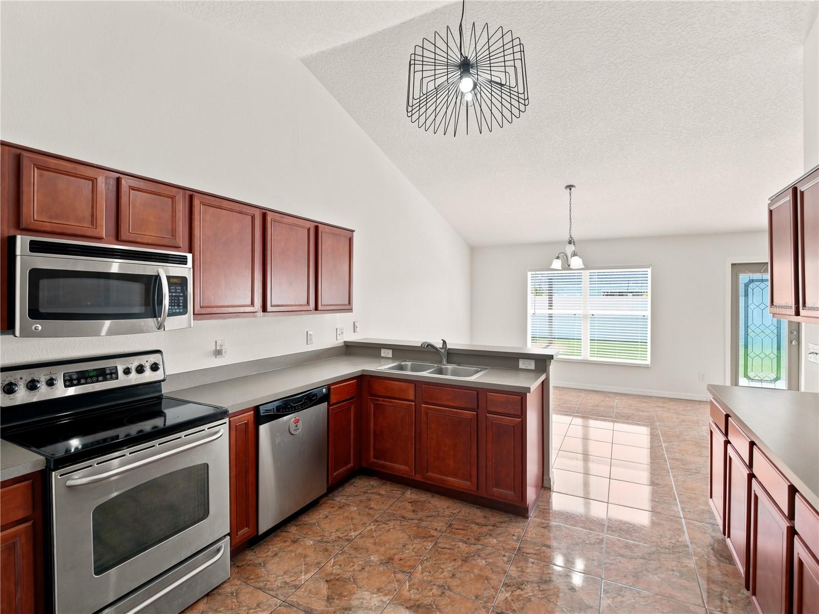 KEYSTONE POINTE PH 3 - Residential Lease