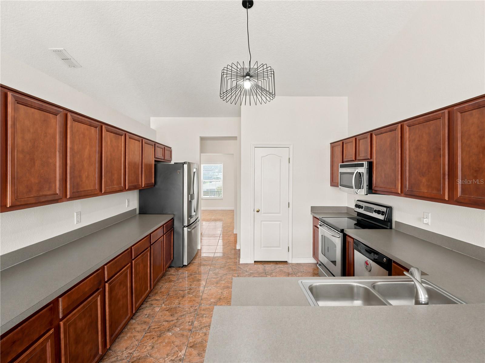 KEYSTONE POINTE PH 3 - Residential Lease