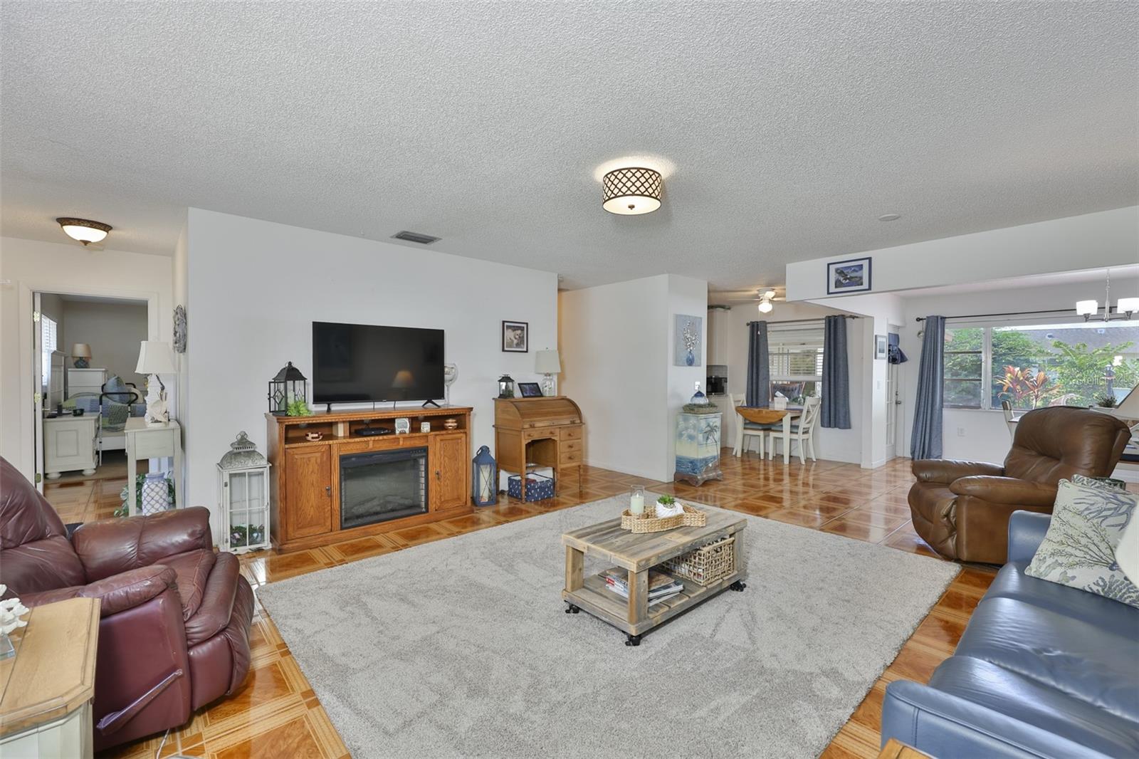 SUN CITY CENTER UNIT 32 - Residential