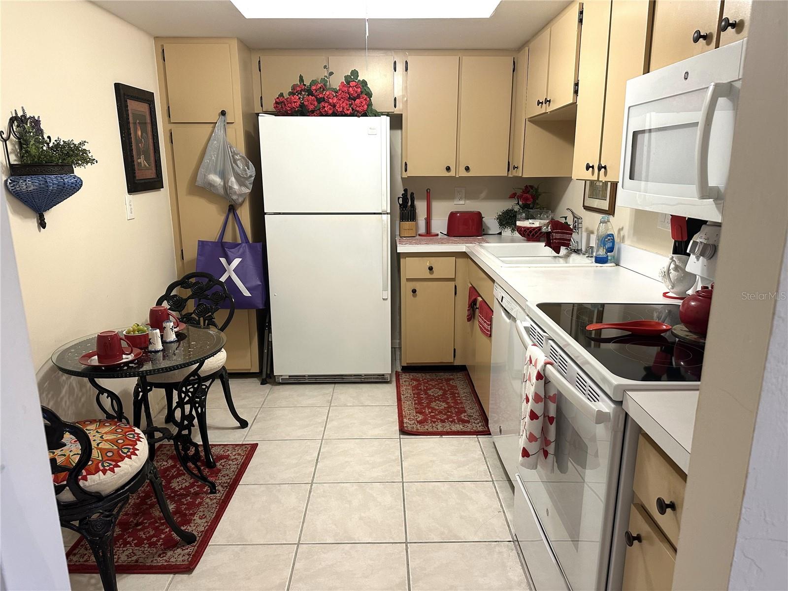 SANDPIPER APTS CONDO - BIRD BAY VILLAGE - Residential