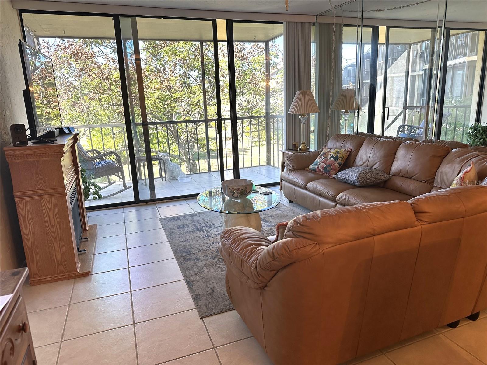 SANDPIPER APTS CONDO - BIRD BAY VILLAGE - Residential