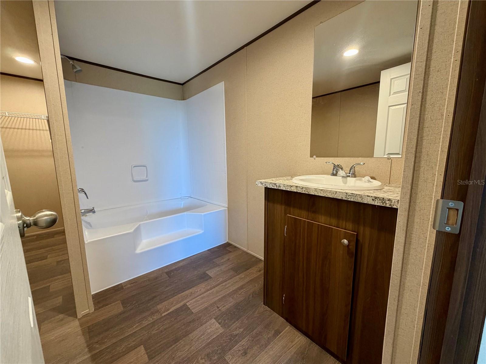 STARR LAKE DEV CO SUB - Residential Lease