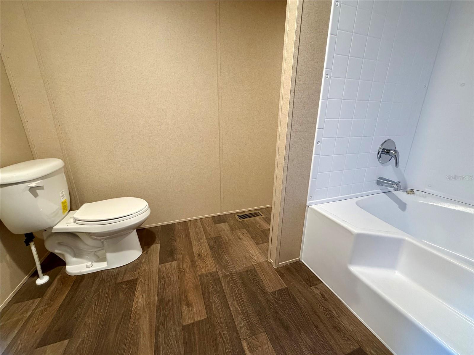 STARR LAKE DEV CO SUB - Residential Lease